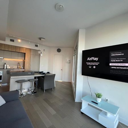 Beautiful One Bedroom Downtown Condo With Pool And Free Parking Montreal Exterior photo