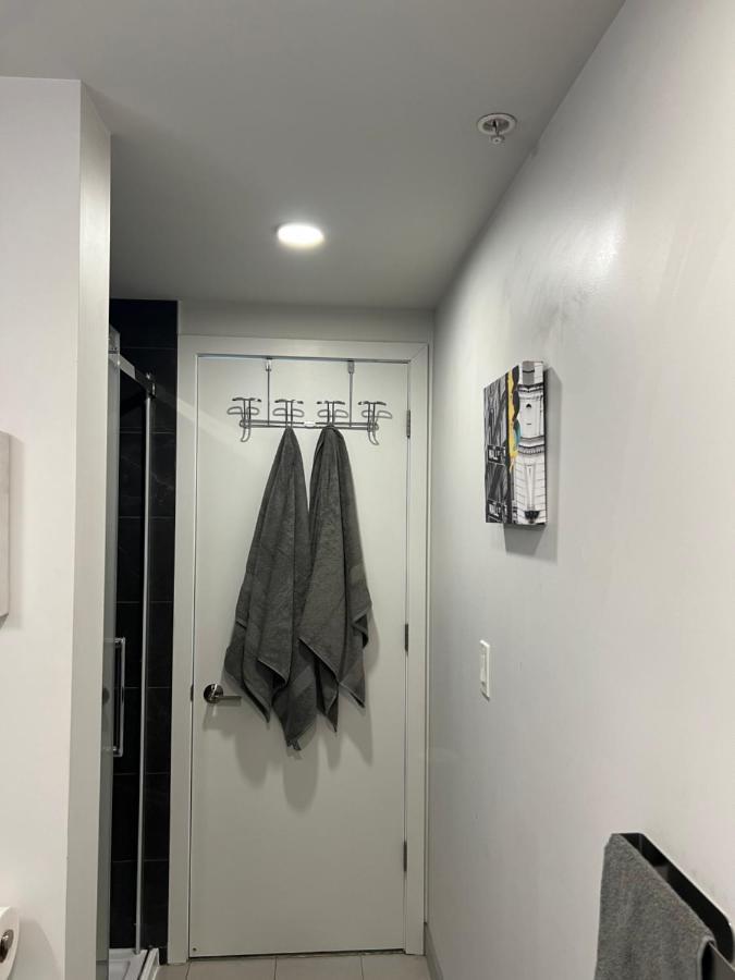 Beautiful One Bedroom Downtown Condo With Pool And Free Parking Montreal Exterior photo