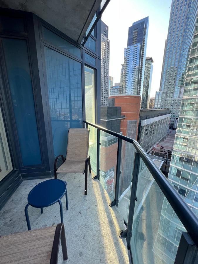 Beautiful One Bedroom Downtown Condo With Pool And Free Parking Montreal Exterior photo