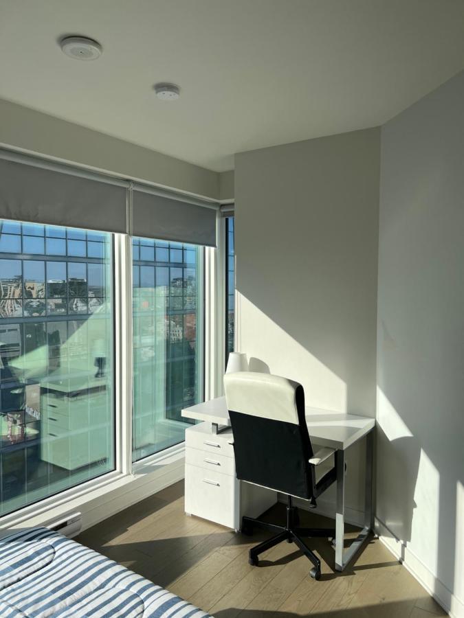 Beautiful One Bedroom Downtown Condo With Pool And Free Parking Montreal Exterior photo