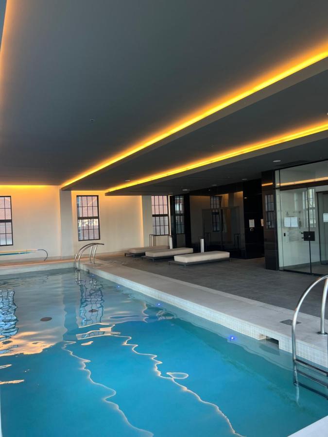 Beautiful One Bedroom Downtown Condo With Pool And Free Parking Montreal Exterior photo