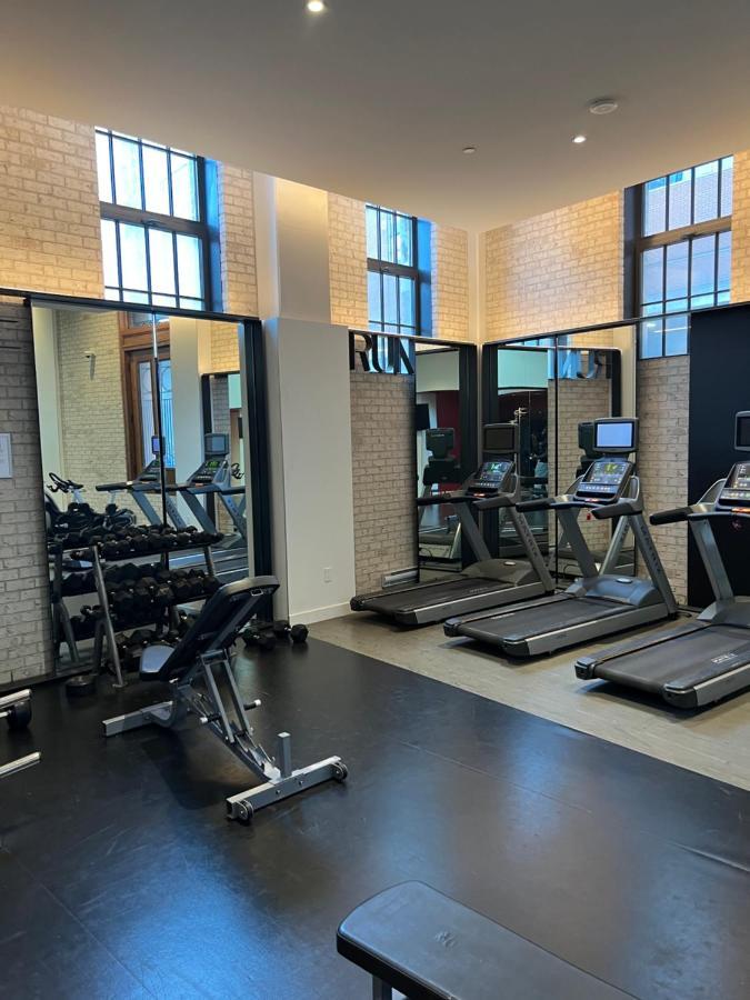 Beautiful One Bedroom Downtown Condo With Pool And Free Parking Montreal Exterior photo